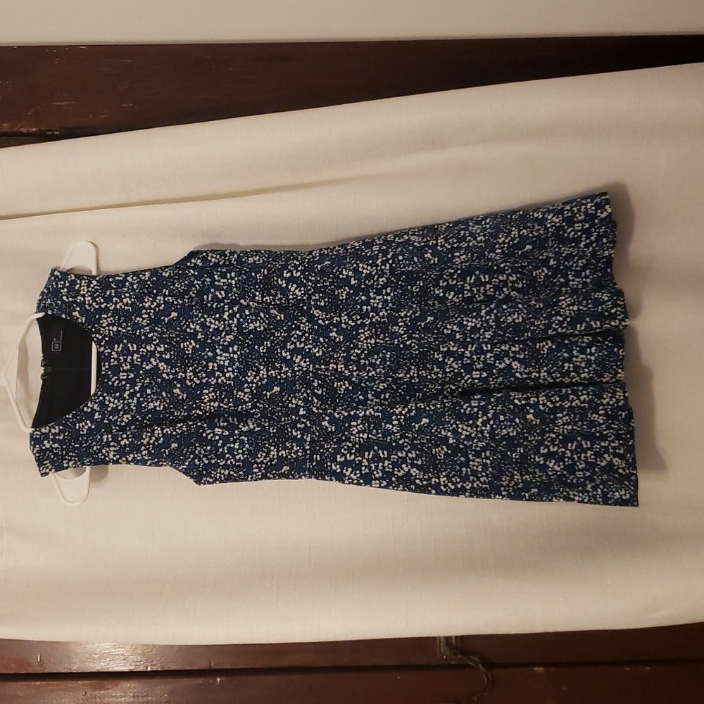 GAP SLEEVELESS SHIFT SUN DRESS       SIZE 06 SHADES OF BLUE W/ WHITE